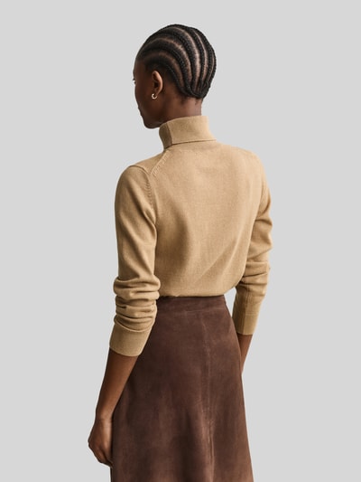 GANT sweter z golfem o kroju regular fit z mieszanki wełny Beżowy 5