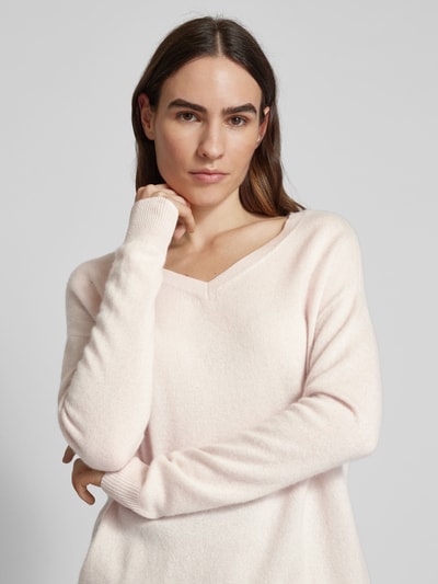 Christian Berg Woman Kaschmirpullover mit V-Ausschnitt Ecru 3