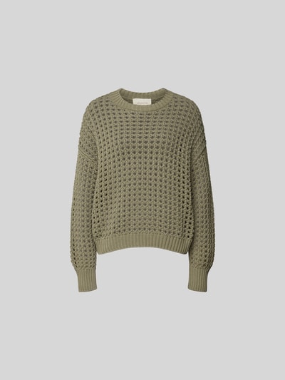 Produktfoto, Relaxed Fit Pullover mit Lochmuster von Juvia in Olivgrün, reine Baumwolle, Rundhalsausschnitt, elastische Abschlüsse, frontal