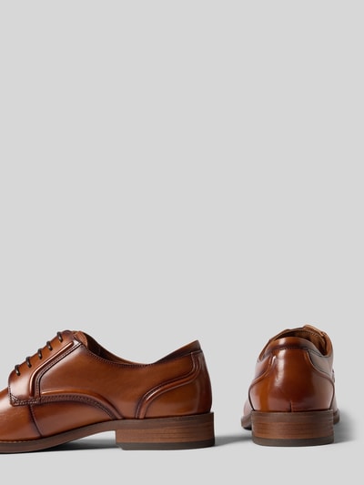 Productfoto, Derby met afgeronde punt Model 'Craftremi' van Clarks, gestructureerde zool, vetersluiting, herenhak, hakhoogte maat 44: 3 cm, schachthoogte maat 44: 7 cm, schachtbreedte maat 44: 11 cm, bruin leer, glad oppervlak