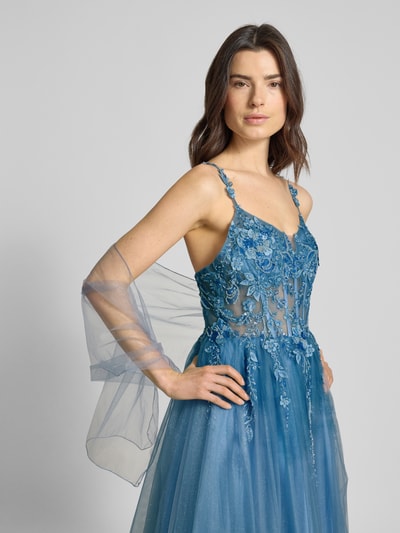 Frauenmodel trägt Abendkleid mit Perlen und Pailletten von Unique, Tüll, A-Linie, Maxikleid, Corsagenkleid, Ganzkörperansicht von vorne.