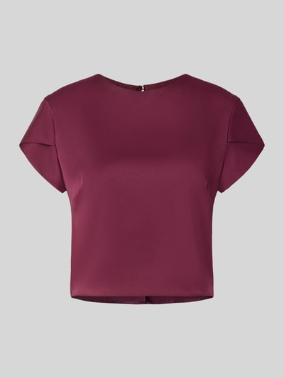 Produktfoto, Bluse aus Satin von Rinascimento, gerade Passform in Dunkelrot, kurzer Ärmel, matter Glanz, Rundhalsausschnitt, Rückseite mit Knopfverschluss, Material-Mix mit Stretch-Anteil, Rückenlänge 44 cm bei Größe S.