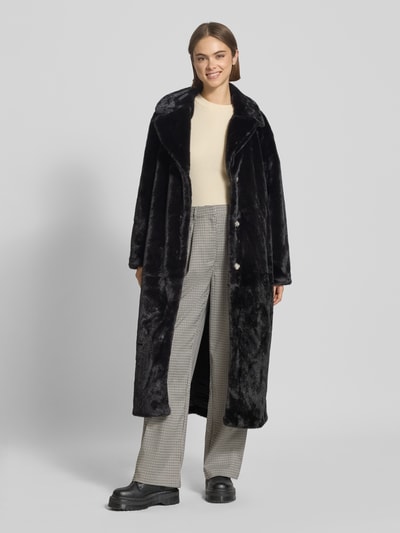 Only Płaszcz z imitacji futra o kroju regular fit z kołnierzem z połami model ‘MEAGAN’ Czarny 1