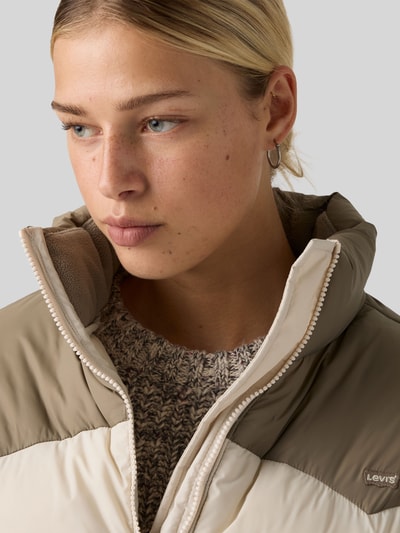 Levi's® Regular Fit Steppjacke mit Logo-Detail Modell 'PALMER' Ecru 3