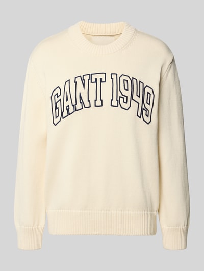 Produktfoto, Strickpullover mit Label-Stitching und Rundhalsausschnitt von Gant in Creme, Baumwoll-Mix, Regular Fit, strukturierte Oberfläche