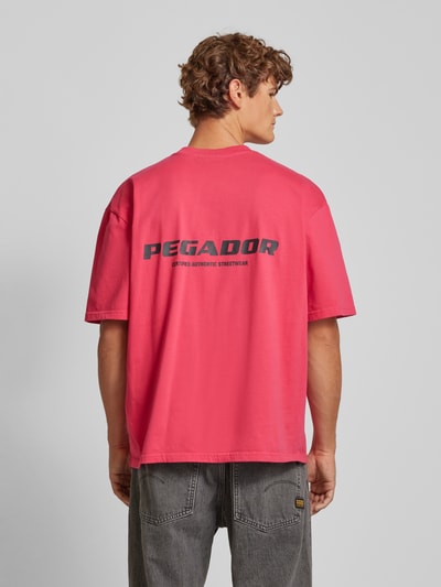 Pegador T-shirt o kroju oversized z nadrukiem z logo model ‘COLNE’ Mocnoróżowy 5