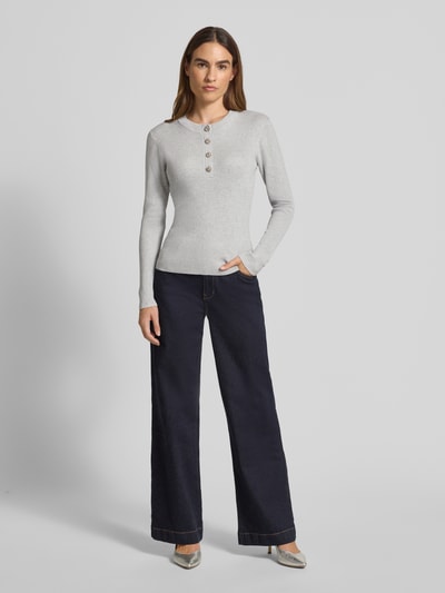 Copenhagen Muse Strickpullover aus Viskose-Mix mit Knopfleiste Hellgrau 1