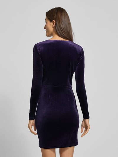 mbyM Sukienka o długości do kolan z dekoltem w serek model ‘MADENA’ Fioletowy 5