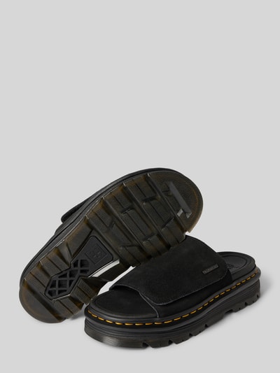 Produktfoto, Sandalette aus Leder mit Klettverschluss Modell 'ZebZag Slide' von Dr. Martens, naturalna skóra, zakładana przez głowę, rzep, detal z logo, wysokość obcasa w rozmiarze 40: 5 cm, czarna, kształt sandałów, tekstura matowa, masywna podeszwa