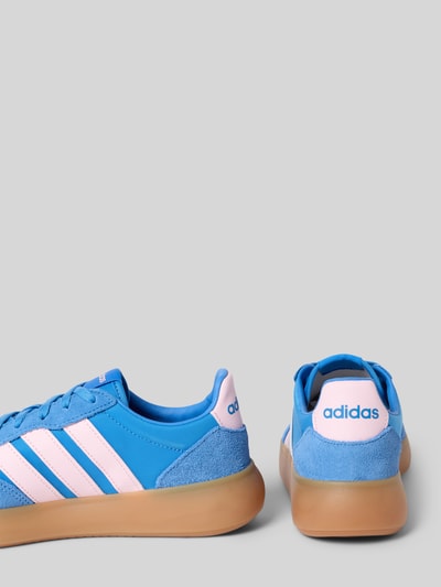Produktfoto, Sneaker mit Label-Detail von adidas Sportswear im Leder-Mix mit abgerundete Spitze, Schnürverschluss, strukturierte Sohle, Absatzhöhe 2 cm, Schafthöhe 4 cm, Schaftweite 5 cm, Damen, blaue und rosa Farbakzente, beige Sohle
