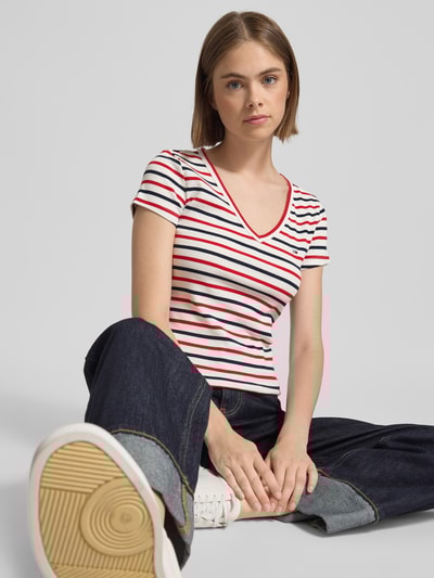 Tommy Jeans T-shirt o kroju Slim Fit z dekoltem w serek Czerwony 3