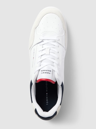 Tommy Hilfiger Sneakersy ze skóry z detalami z logo model ‘BASKET CORE’ Biały 4