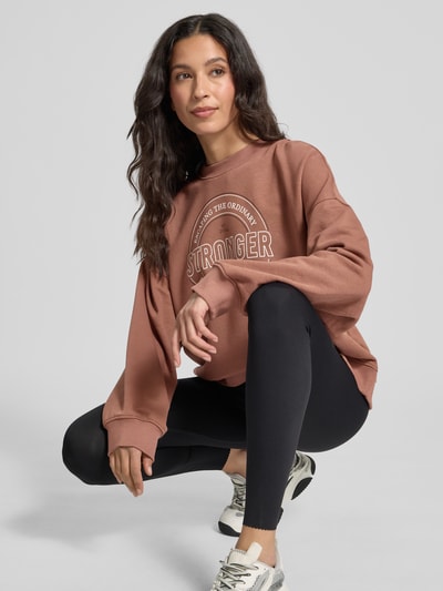 Stronger Relaxed Fit Sweatshirt mit überschnittenen Schultern Hellbraun 3