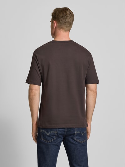 MCNEAL Loose Fit T-Shirt mit Rundhalsausschnitt Mittelbraun 5