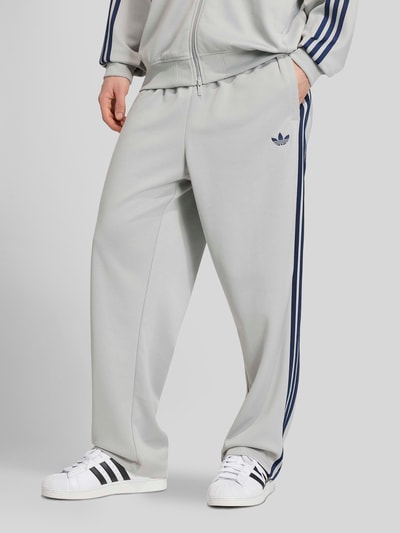 adidas Originals Loose Fit Sweathose aus Baumwoll-Mix  Hellgrau 3