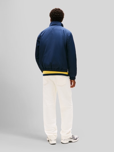 Tommy Jeans Regular Fit Blouson mit Label-Patch Dunkelblau 5