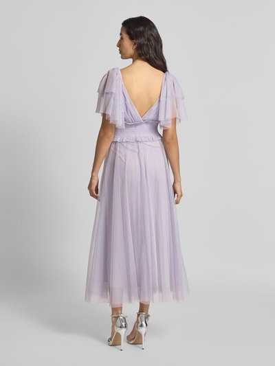 LACE & BEADS Knielanges Cocktailkleid mit V-Ausschnitt Flieder 5