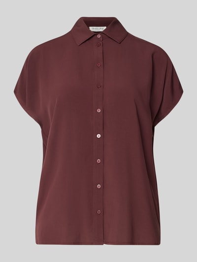 Produktfoto, Relaxed Fit Bluse aus Viskose von Christian Berg Woman in dunklem Rot, Hemdblusenkragen, Knopfleiste, Kappärmel, glatte Textur.
