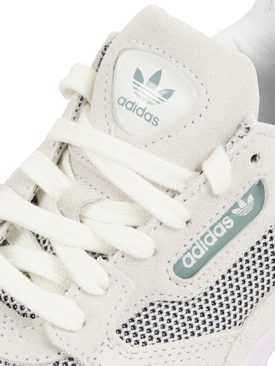 adidas Originals Sneaker aus Leder und Textil Modell Falcon hellgrau online kaufen