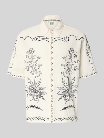 Produktfoto, Regular Fit Freizeithemd mit Kentkragen und Stitchings von Scotch & Soda aus Reine Baumwolle in Creme mit schwarzen Stitchings, Knopfleiste, kurzer Ärmellänge, Rückenlänge 73 cm, Schulterbreite 49 cm, strukturierte Oberfläche
