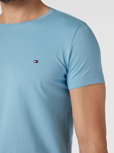 Tommy Hilfiger Slim Fit T-Shirt mit Logo-Stitching Hellblau 3