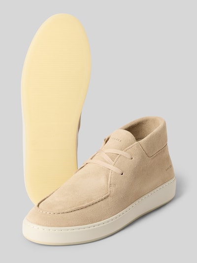 Produktfoto, Sneaker aus Leder Modell 'Jiro Gio II' von Nubikk in Beige mit abgerundeter Spitze, Schnürung, 4 cm hoher Absatz, glatte Oberfläche, Schaft- und Schaftweite jeweils 10 cm, strukturierte helle Gummisohle, weiche Textur