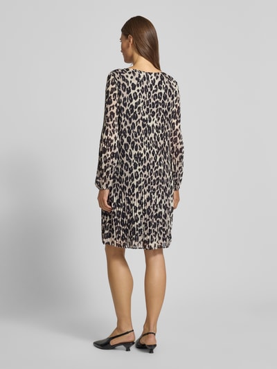 s.Oliver BLACK LABEL Loose fit plisséjurk met all-over motief Zwart - 5