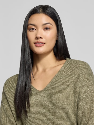 Vero Moda Regular Fit Strickpullover mit V-Ausschnitt Modell 'CREWLEFILEGLITTER' Oliv 3