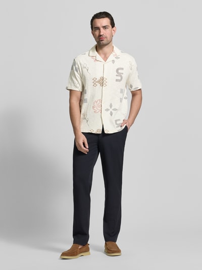 MCNEAL Slim Fit Freizeithemd mit Allover-Motiv-Stitching Ecru 1