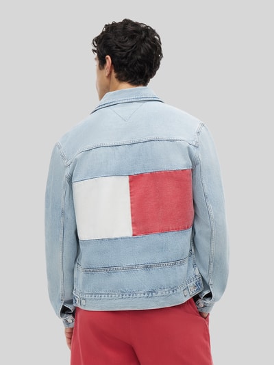 Tommy Jeans Kurtka jeansowa o kroju regular fit z czystej bawełny z naszywką z logo Jasnoniebieski 5