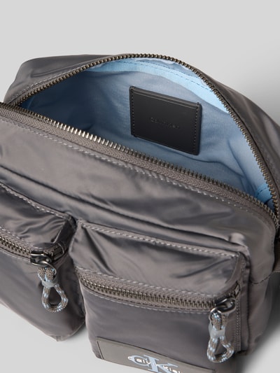 CK Calvin Klein Camera Bag mit Label-Detail Graphit 5