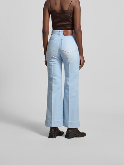 Victoria Beckham Wide Fit Jeans mit aufgesetzten Taschen Hellblau 5