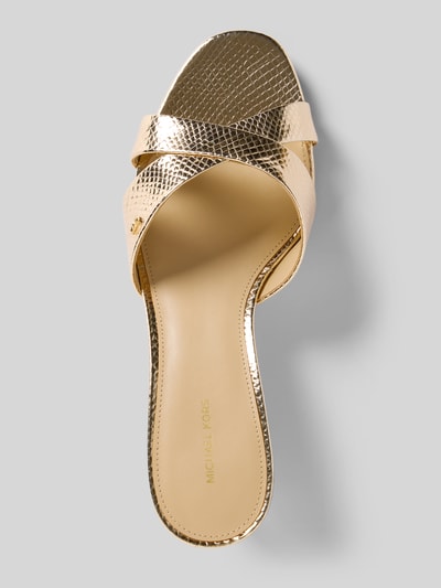 Produktfoto, Sandalette aus Leder im Metallic-Look Modell 'CASSIDY KITTEN' von MICHAEL Michael Kors, złote barwy, zaokrąglony czubek, faktura skóry, wysokość obcasa 5 cm, wysokość cholewki 1 cm, skóra naturalna