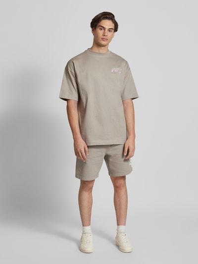 Multiply Apparel Oversized T-Shirt mit Label-Print Beige 1