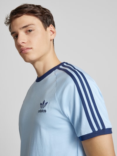 adidas Originals T-Shirt mit Label-Stitching Hellblau 3