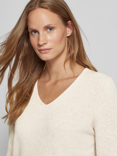 Christian Berg Woman Gebreide pullover met afgeronde V-hals Ecru gemêleerd - 3