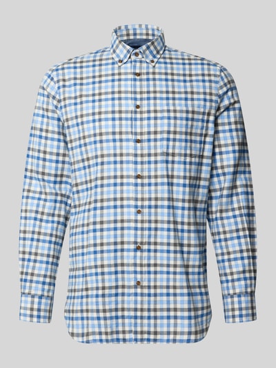 Produktfoto, Relaxed Fit Freizeithemd aus reiner Baumwolle mit Vichy-Karo von Christian Berg Men, klassisches blau-weiß kariertes Muster, Button-Down-Kragen, glatte Textur