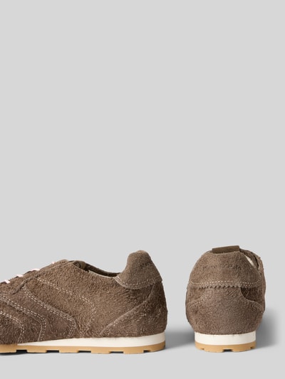Productfoto, bruine sneakers met gestructureerd oppervlak model 'Fabiana 4' van Marc O'Polo, Dames sneakers, zicht op zijkant en achterkant