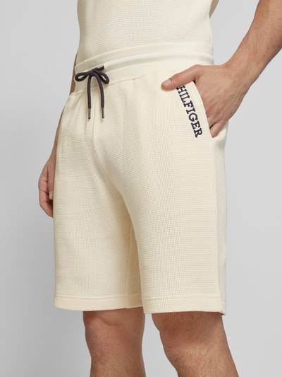 Tommy Hilfiger Regular fit sweatshorts met structuurmotief Zand - 3