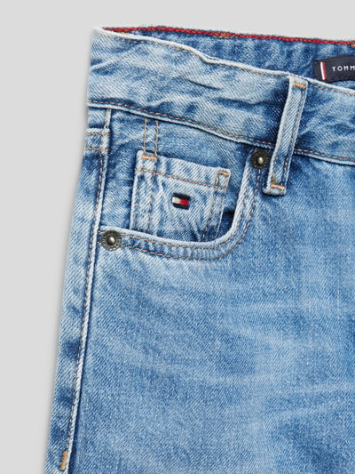 Tommy Hilfiger Kids Jeansy z detalami z logo model ‘SKATER’ Jasnoniebieski 2