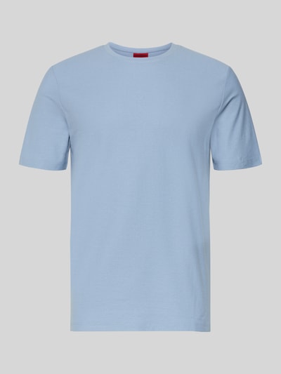 Produktfoto, Regular Fit T-Shirt aus reiner Baumwolle Modell 'DIMERSTESO' von HUGO in Hellblau, unifarben, kurze Ärmel, Rundhals, glatte Textur.