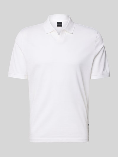 Produktfoto, Regular Fit Poloshirt mit Strukturmuster von bugatti, biała bawełna, krój regular fit, polokrag, dekolt V, detal z logo