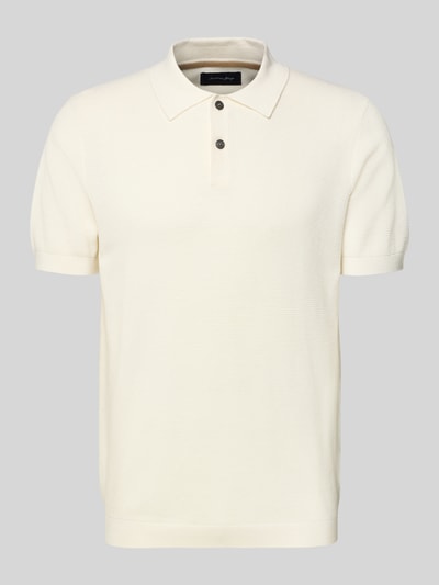 Produktfoto, Slim Fit Poloshirt mit Strukturmuster von Christian Berg Men in Creme, Reine Baumwolle, Kurzärmelig, Polokragen, dezente Struktur.
