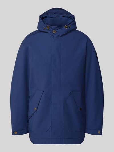 Produktfoto, blauer Parka mit Pattentaschen Modell 'ASKO' von Napapijri, gerader Schnitt, Baumwoll-Mix, sichtbare Knöpfe und Reißverschluss