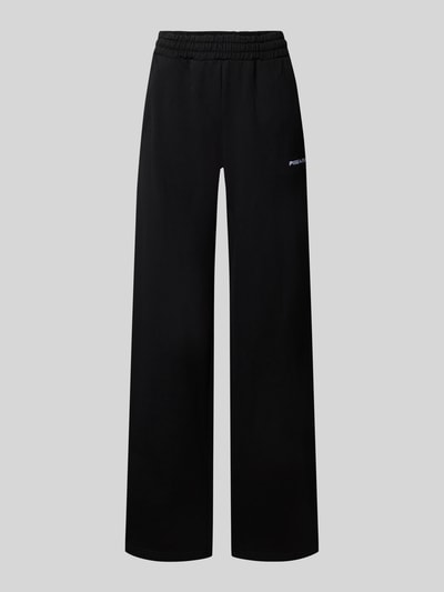 Produktfoto, Wide Fit Sweatpants aus Baumwoll-Mix Modell 'ANNI' von PEGADOR, schwarz, elastischer Bund, Label-Detail, glatte Textur