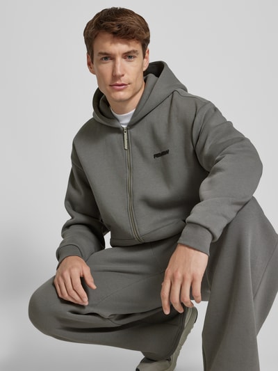 REVIEW Essentials Zip Hoodie Dunkelgrau 3