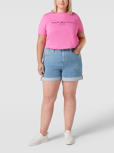 Tommy Hilfiger Curve PLUS SIZE T-Shirt mit Label-Stitching Pink 1