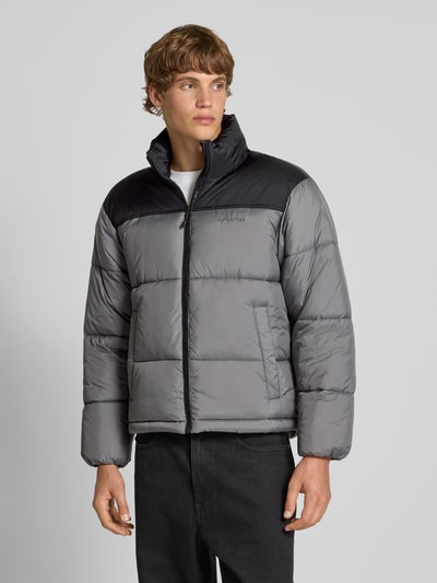 REVIEW Pikowana kurtka z kapturem z nadrukiem z logo Ciemnoszary 4