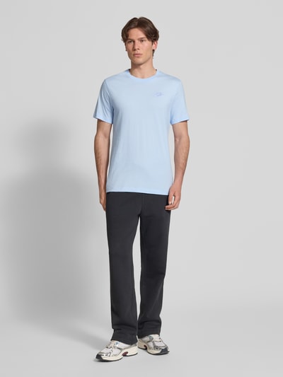 Nike T-Shirt mit Label-Stitching Hellblau 1