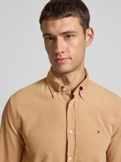 Tommy Hilfiger Regular Fit Cordhemd mit Button-Down-Kragen Modell 'SOLID' Camel 3